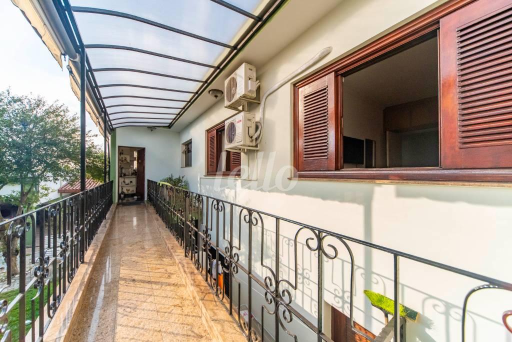 ACESSO EXTERNO DA COZINHA de Casa à venda, sobrado com 279 m², 3 quartos e 10 vagas em Osvaldo Cruz - São Caetano do Sul
