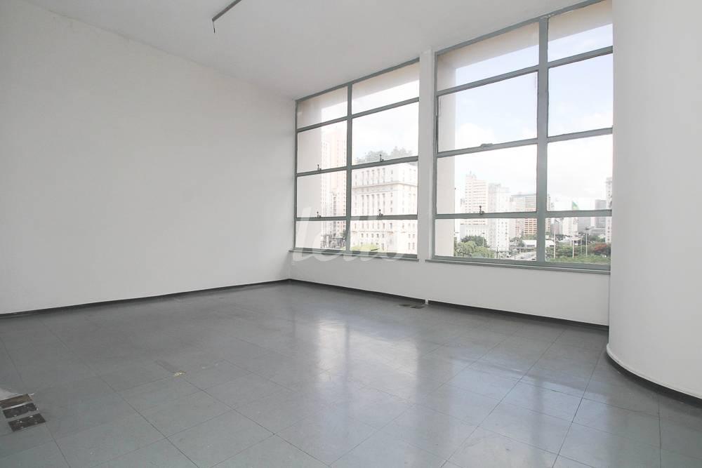 SALA 7 de Sala / Conjunto para alugar, Padrão com 668 m², e 1 vaga em República - São Paulo