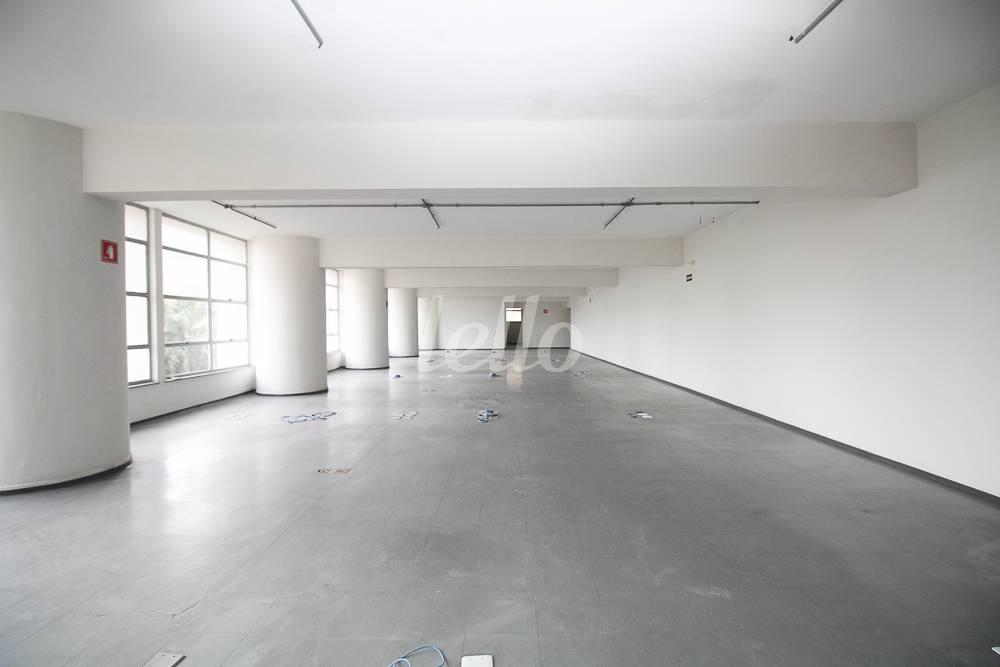 SALÃO de Sala / Conjunto para alugar, Padrão com 668 m², e 1 vaga em República - São Paulo