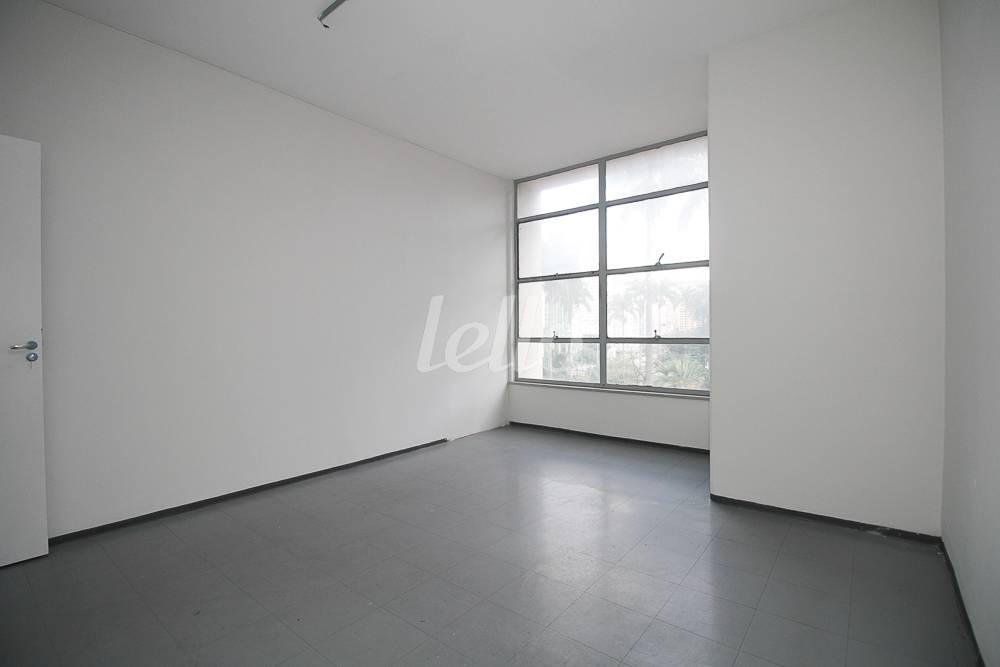 SALA 1 de Sala / Conjunto para alugar, Padrão com 668 m², e 1 vaga em República - São Paulo