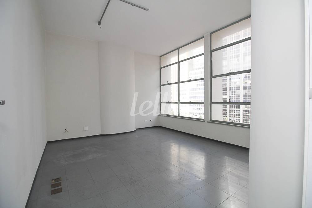 SALA 9 de Sala / Conjunto para alugar, Padrão com 668 m², e 1 vaga em República - São Paulo