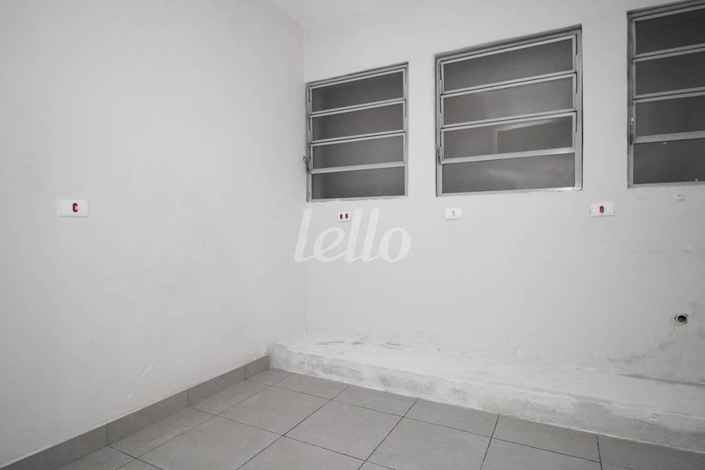 SALA 11 de Sala / Conjunto para alugar, Padrão com 668 m², e 1 vaga em República - São Paulo