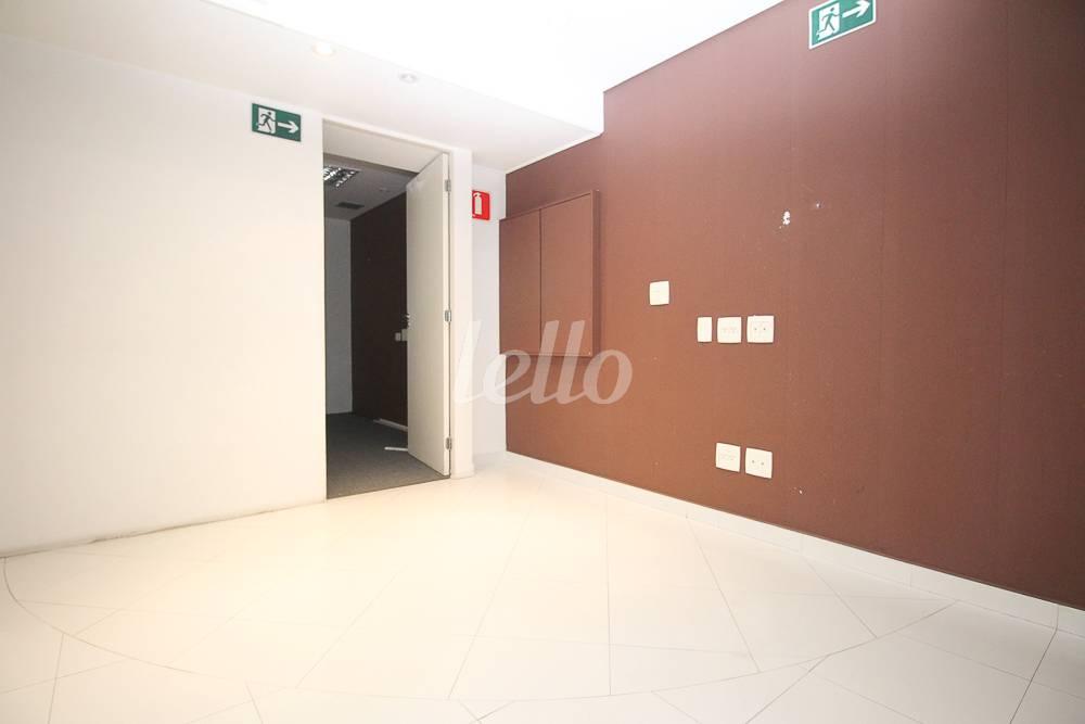 RECEPÇÃO de Sala / Conjunto para alugar, Padrão com 156 m², e 2 vagas em Centro - São Paulo