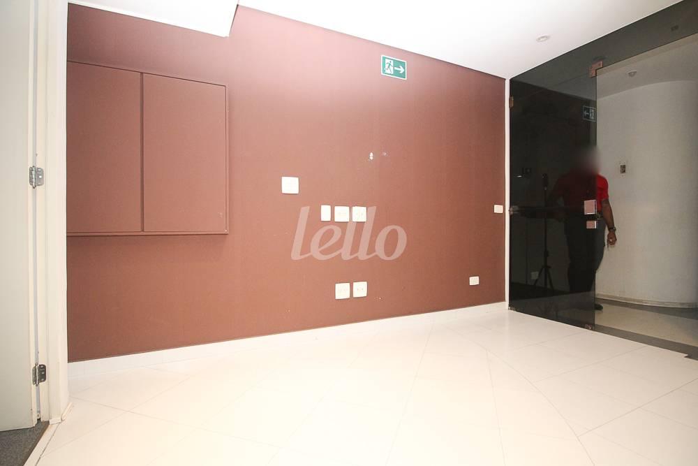 RECEPÇÃO de Sala / Conjunto para alugar, Padrão com 156 m², e 2 vagas em Centro - São Paulo