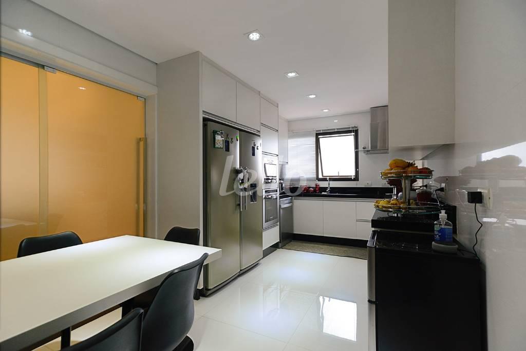 COZINHA de Apartamento à venda, Padrão com 220 m², 4 quartos e 4 vagas em Santana - São Paulo