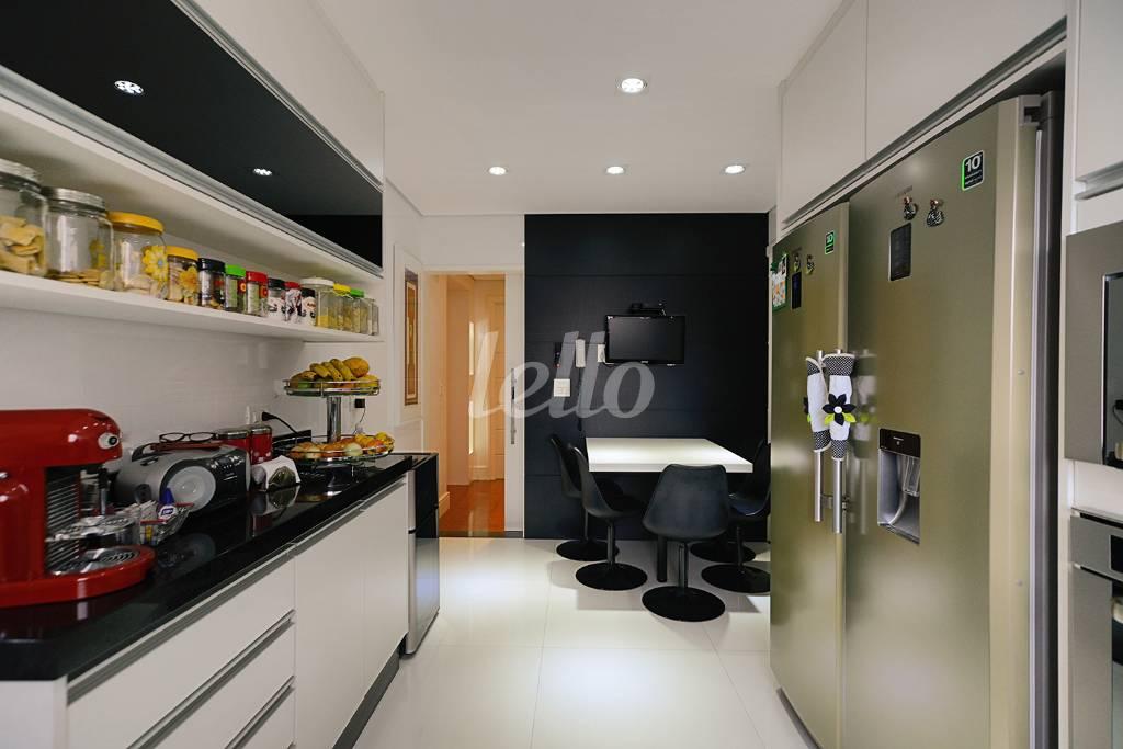 COZINHA de Apartamento à venda, Padrão com 220 m², 4 quartos e 4 vagas em Santana - São Paulo
