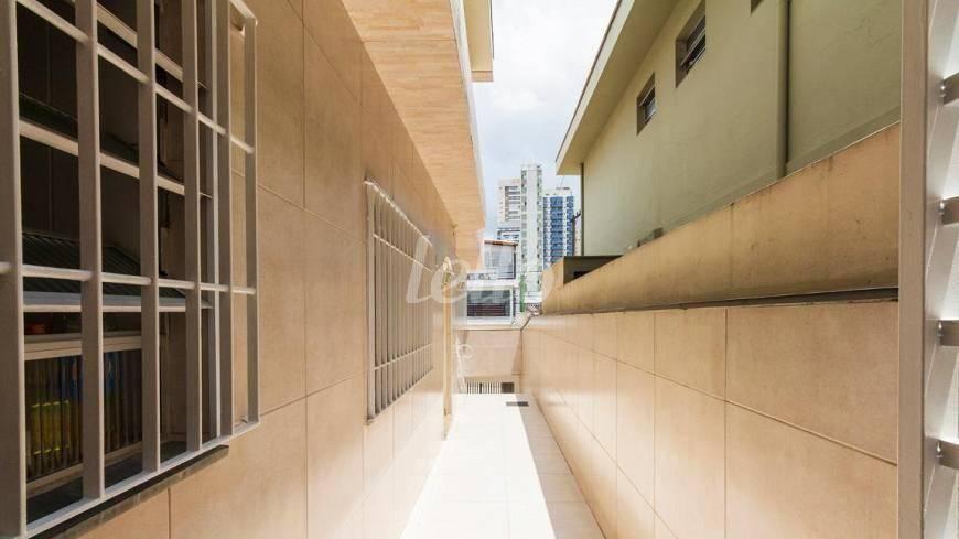 CORREDOR LATERAL de Casa à venda, sobrado com 160 m², 3 quartos e 2 vagas em Vila da Saúde - São Paulo