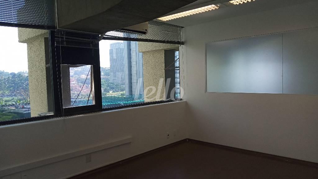 SALA 3 de Sala / Conjunto à venda, Padrão com 213 m², e 3 vagas em Cidade Monções - São Paulo