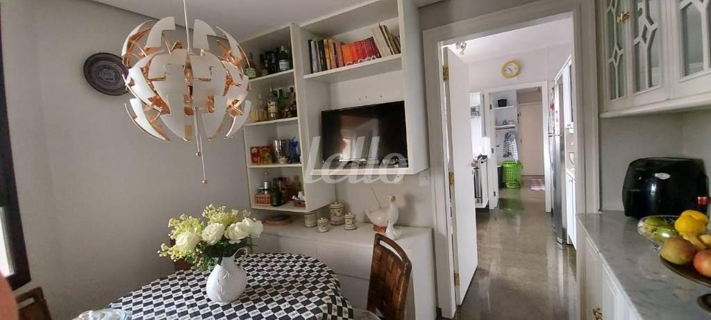 COPA de Apartamento à venda, Padrão com 240 m², 4 quartos e 3 vagas em Campo Belo - São Paulo