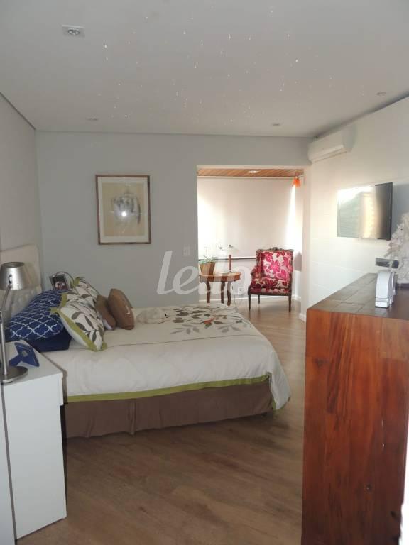 SUÍTE de Apartamento à venda, Padrão com 240 m², 4 quartos e 3 vagas em Campo Belo - São Paulo