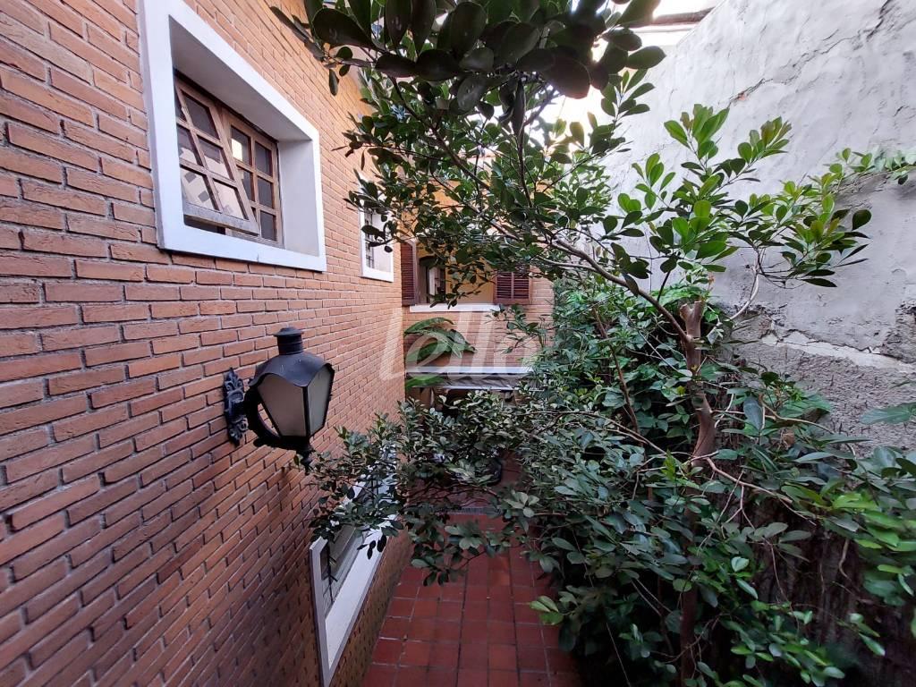 LATERAL CASA de Casa à venda, sobrado com 390 m², 6 quartos e 5 vagas em Tatuapé - São Paulo