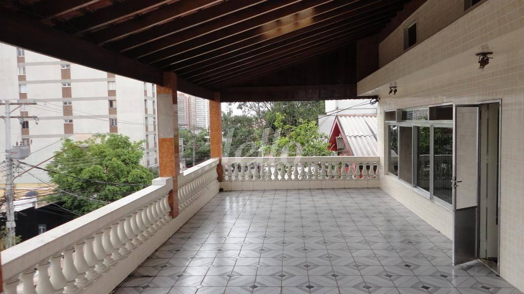 VARANDA de Casa à venda, assobradada com 773 m², 3 quartos e 5 vagas em Vila Madalena - São Paulo