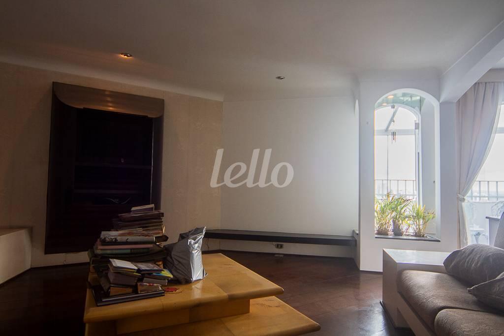 SALA de Apartamento à venda, Padrão com 300 m², 4 quartos e 2 vagas em Pinheiros - São Paulo