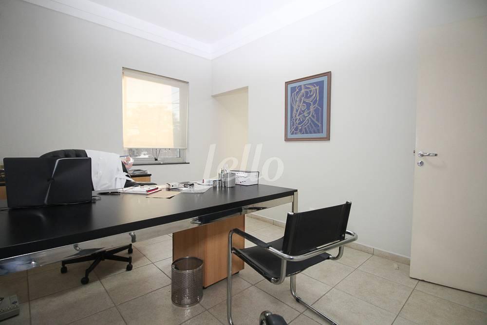 SALA 5 de Casa para alugar, sobrado com 260 m², e 6 vagas em Indianópolis - São Paulo