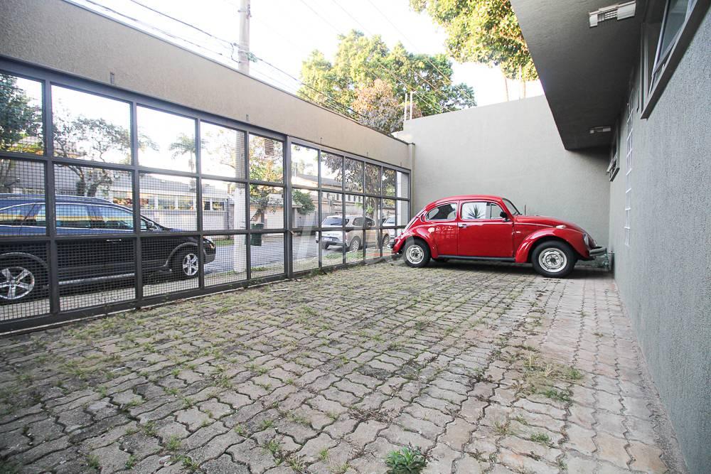 ESTACIONAMENTO de Casa para alugar, sobrado com 260 m², e 6 vagas em Indianópolis - São Paulo
