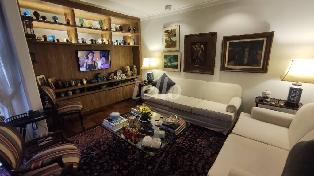SALA TV de Apartamento à venda, Padrão com 145 m², 2 quartos e 2 vagas em Jardim Europa - São Paulo