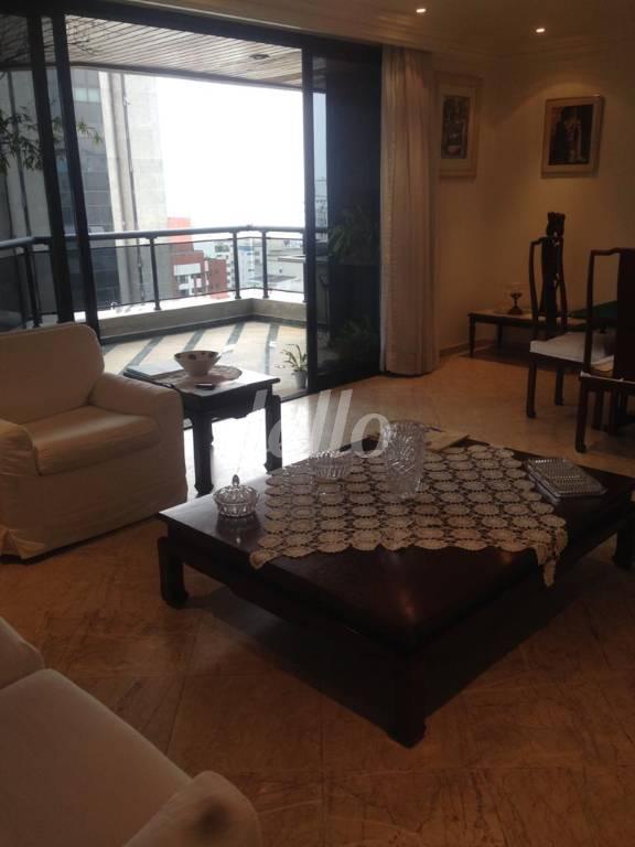 SALA 2 AMBIENTES de Apartamento à venda, Padrão com 245 m², 3 quartos e 3 vagas em Higienópolis - São Paulo