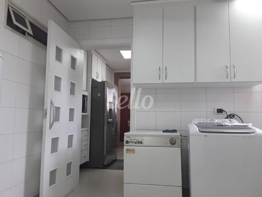 ÁREA DE SERVIÇO de Apartamento à venda, Padrão com 270 m², 3 quartos e 4 vagas em Jardim Avelino - São Paulo