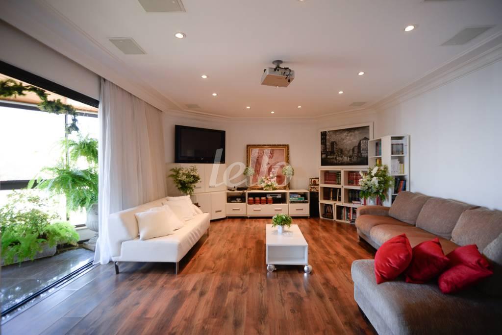 SALA DE TV de Apartamento à venda, Duplex com 725 m², 6 quartos e 6 vagas em Pacaembu - São Paulo