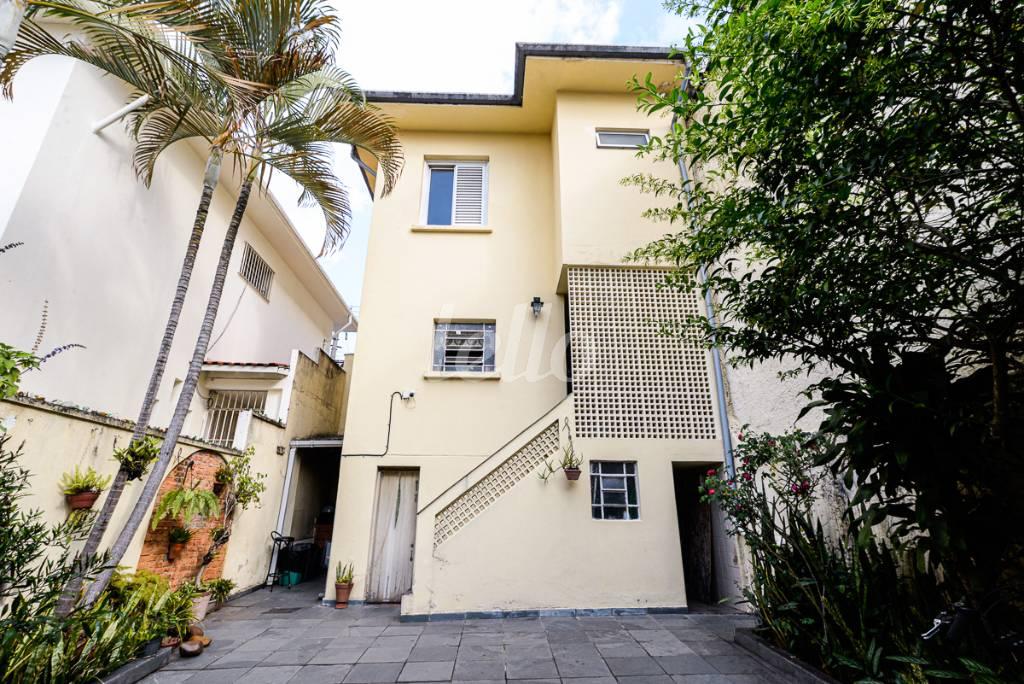 QUINTAL de Casa à venda, sobrado com 127 m², 2 quartos e 2 vagas em Mirandopolis - São Paulo