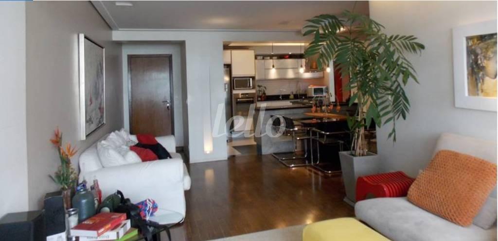 LIVING de Apartamento à venda, Padrão com 136 m², 3 quartos e 1 vaga em Paraíso - São Paulo