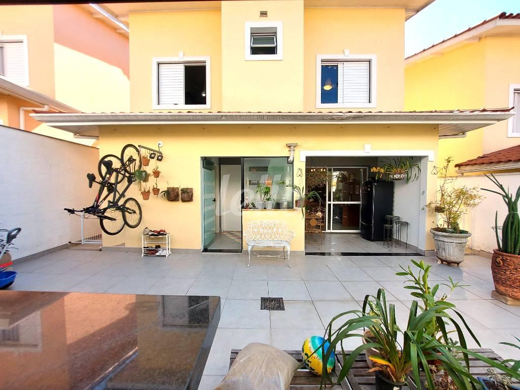 QUINTAL de Casa à venda, em condomínio - sobrado com 180 m², 4 quartos e 3 vagas em Vila Carrão - São Paulo