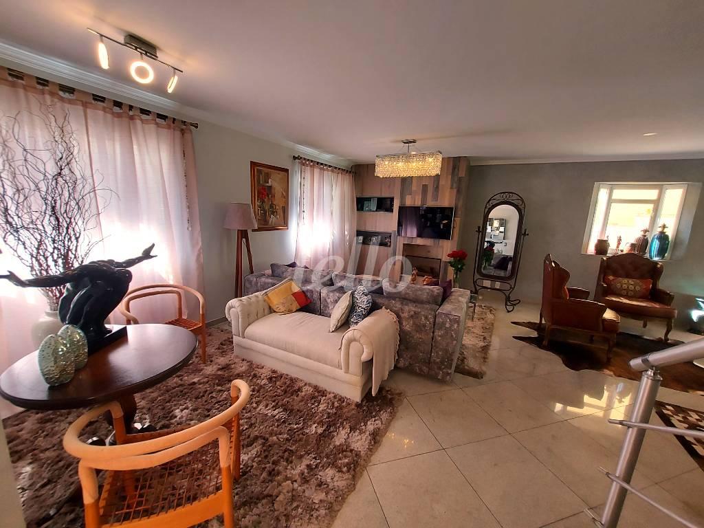 SALA de Casa à venda, em condomínio - sobrado com 180 m², 4 quartos e 3 vagas em Vila Carrão - São Paulo