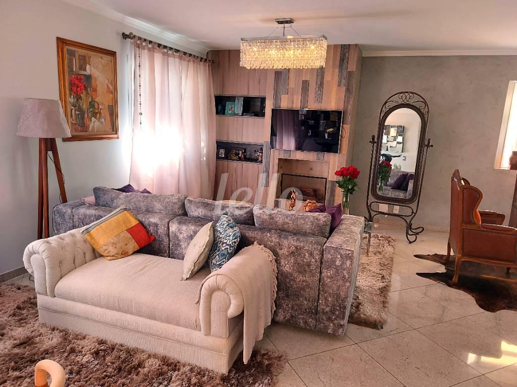 SALA de Casa à venda, em condomínio - sobrado com 180 m², 4 quartos e 3 vagas em Vila Carrão - São Paulo