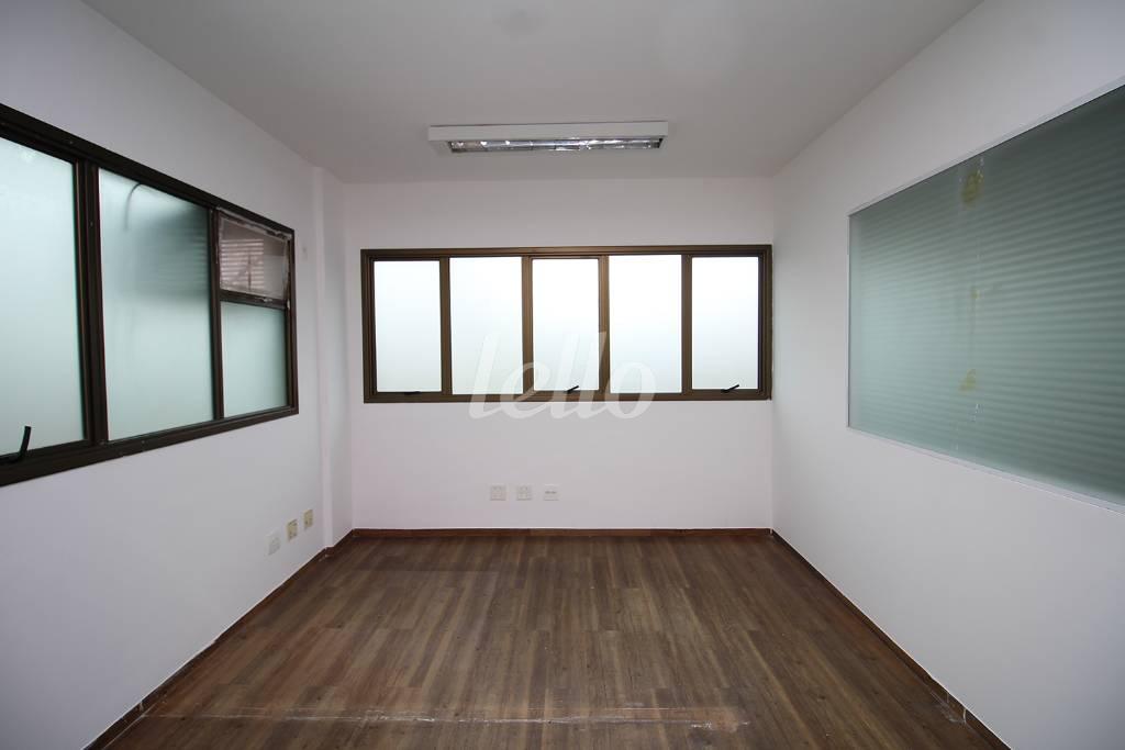 SALA 2 de Sala / Conjunto para alugar, Padrão com 30 m², e 1 vaga em Vila Mariana - São Paulo