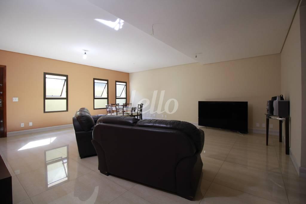1° ANDAR -SALA de Casa à venda, sobrado com 410 m², 4 quartos e 8 vagas em Vila Aricanduva - São Paulo
