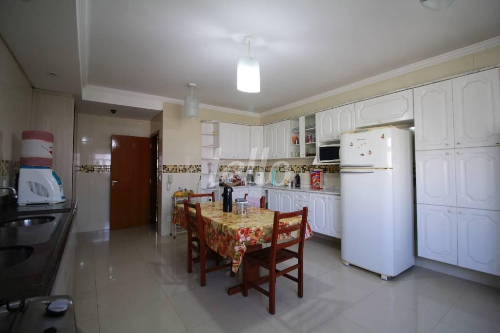 1° ANDAR - COZINHA de Casa à venda, sobrado com 410 m², 4 quartos e 8 vagas em Vila Aricanduva - São Paulo