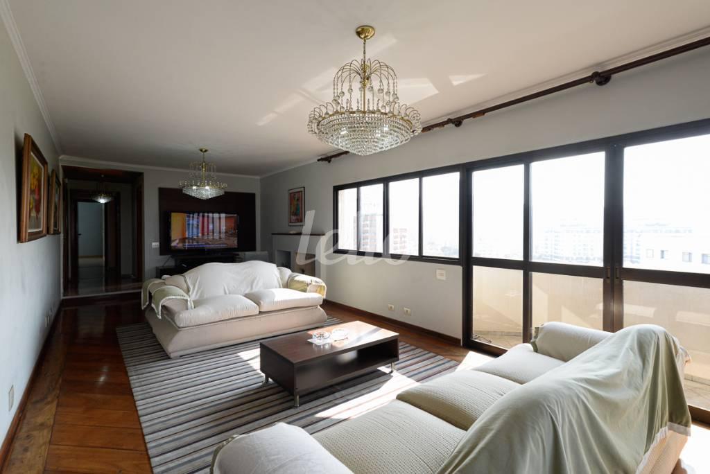SALA DOIS AMBIENTES de Apartamento à venda, Padrão com 206 m², 4 quartos e 3 vagas em Santana - São Paulo