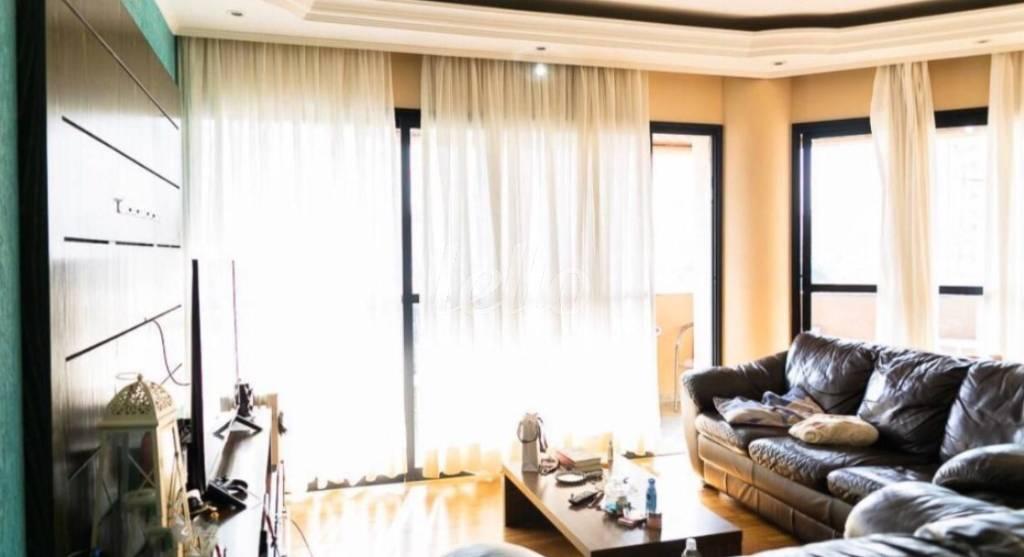 LIVING de Apartamento à venda, Padrão com 135 m², 4 quartos e 2 vagas em Jardim da Glória - São Paulo