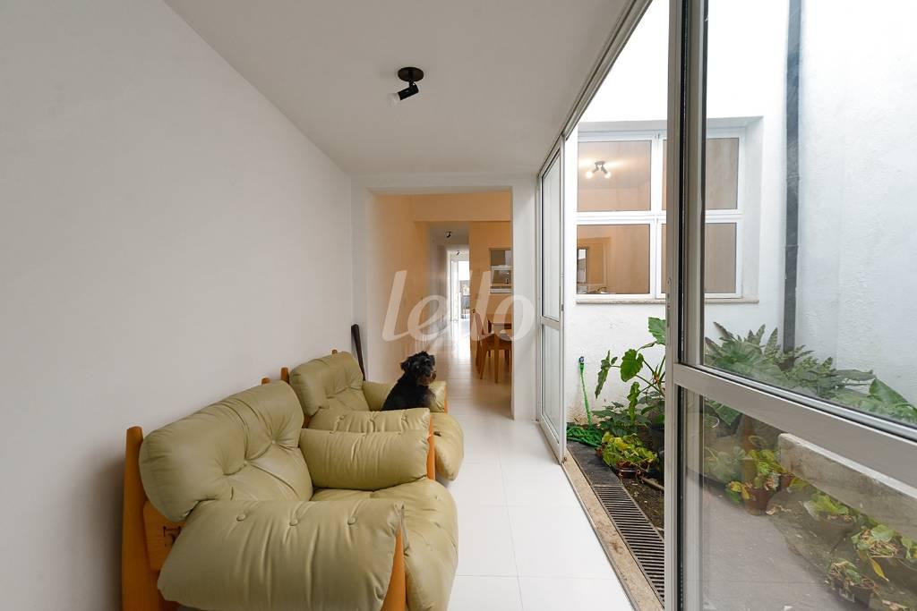 HALL DAS SALAS de Casa à venda, sobrado com 220 m², 3 quartos e 2 vagas em Vila Nova Conceição - São Paulo