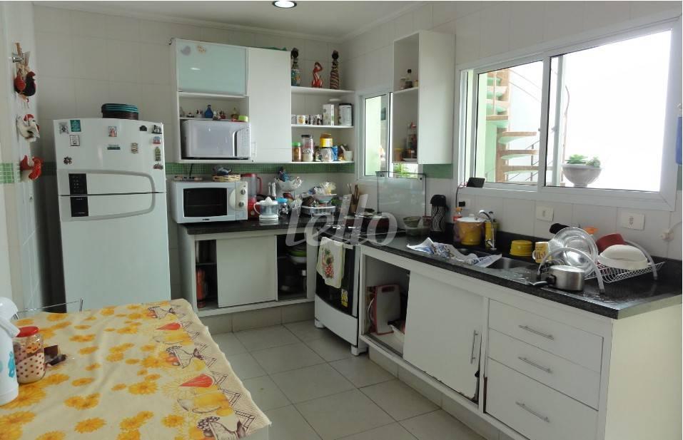 COZINHA de Casa à venda, de vila - sobrado com 200 m², 5 quartos e 3 vagas em Mirandopolis - São Paulo