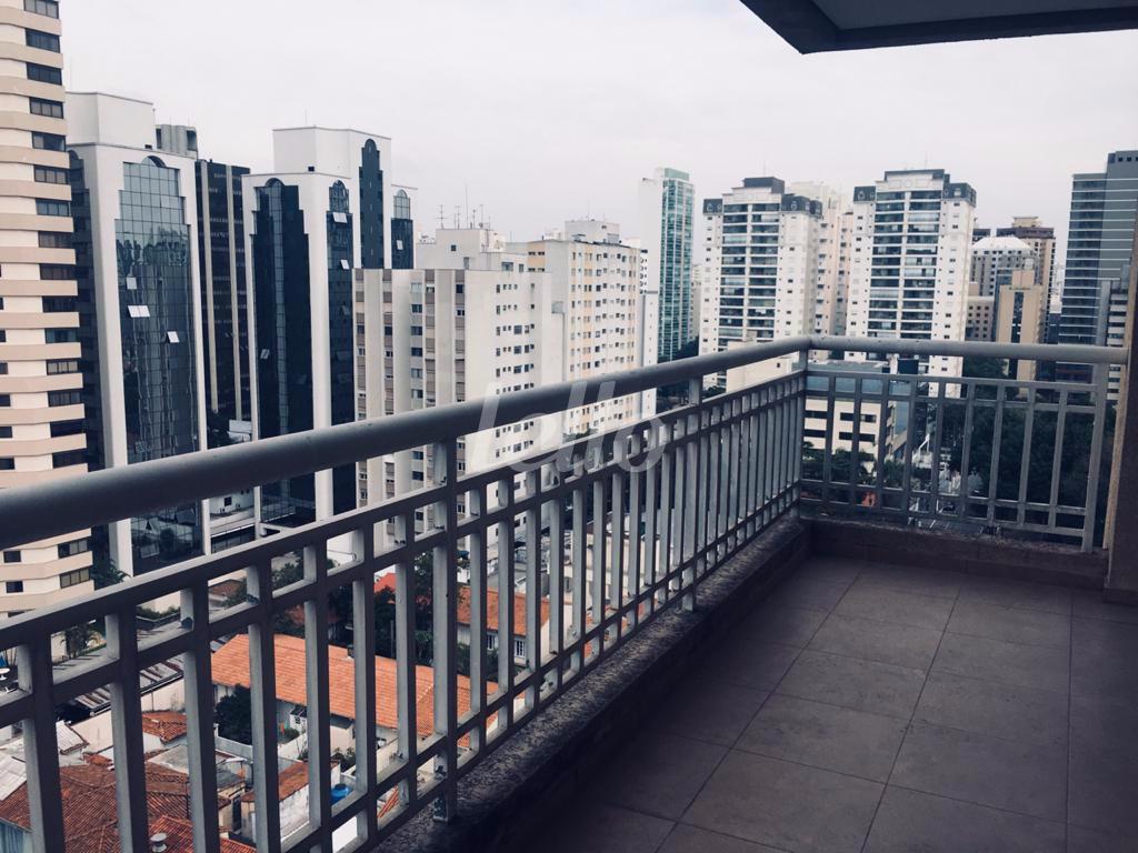 SACADA de Apartamento à venda, cobertura - Padrão com 304 m², 3 quartos e 3 vagas em Moema - São Paulo