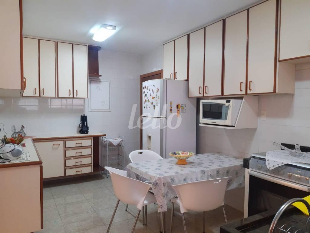 COZINHA de Apartamento para alugar, Padrão com 130 m², 3 quartos e 2 vagas em Vila Pompeia - São Paulo