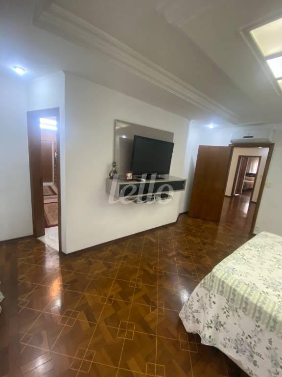 SUÍTE CASAL de Casa à venda, sobrado com 297 m², 3 quartos e 8 vagas em Vila Lúcia Elvira - São Paulo