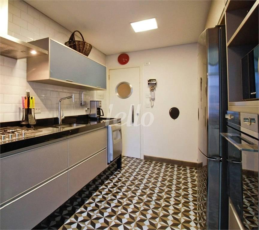COZINHA de Apartamento à venda, Padrão com 100 m², 2 quartos e 1 vaga em Paraíso - São Paulo