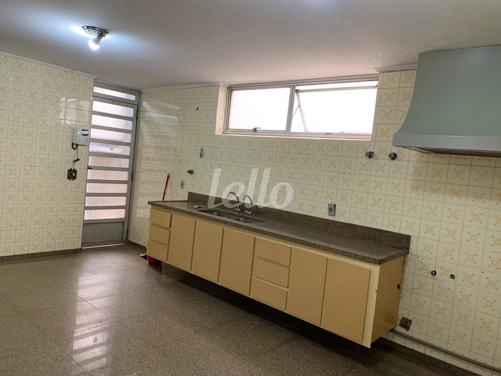 COZINHA de Casa para alugar, sobrado com 729 m², 5 quartos e 2 vagas em Cidade Mãe do Céu - São Paulo