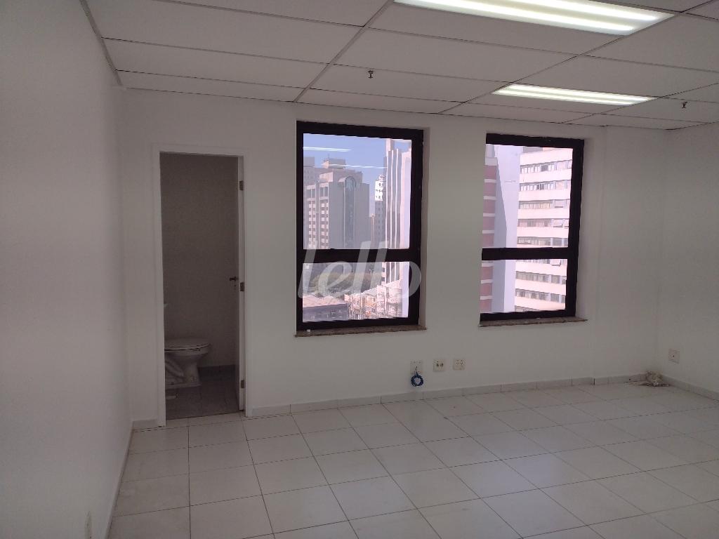 SALA de Sala / Conjunto para alugar, Padrão com 33 m², e 1 vaga em Vila Mariana - São Paulo