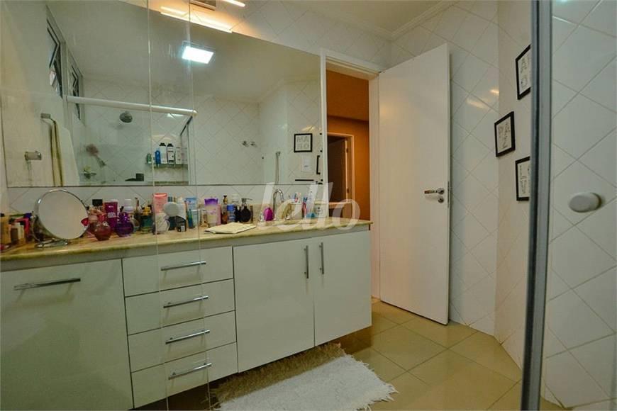 BANHEIRO de Casa à venda, sobrado com 190 m², 3 quartos e 3 vagas em Vila Mariana - São Paulo