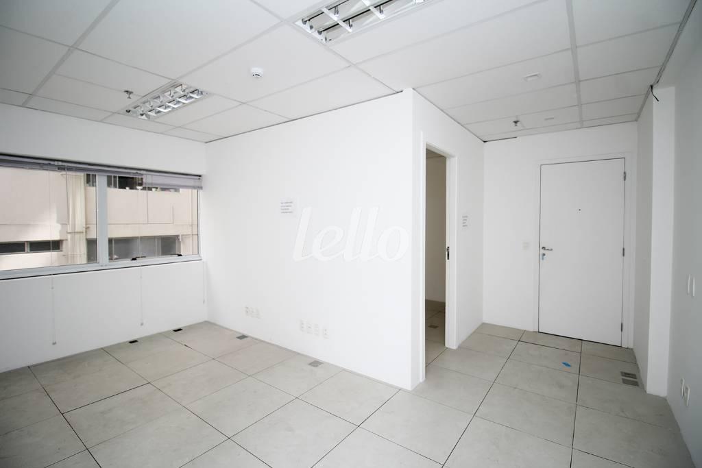SALA de Sala / Conjunto para alugar, Padrão com 36 m², e 1 vaga em Vila Olímpia - São Paulo