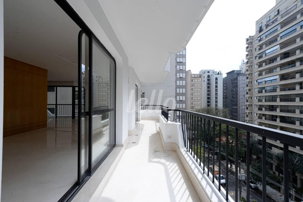 VARANDA DA SALA de Apartamento à venda, Padrão com 292 m², 4 quartos e 3 vagas em Jardim Paulista - São Paulo