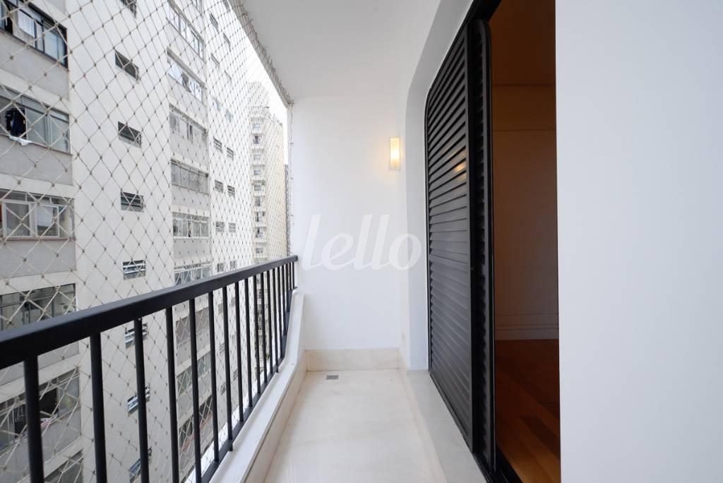 VARANDA MASTER de Apartamento à venda, Padrão com 292 m², 4 quartos e 3 vagas em Jardim Paulista - São Paulo