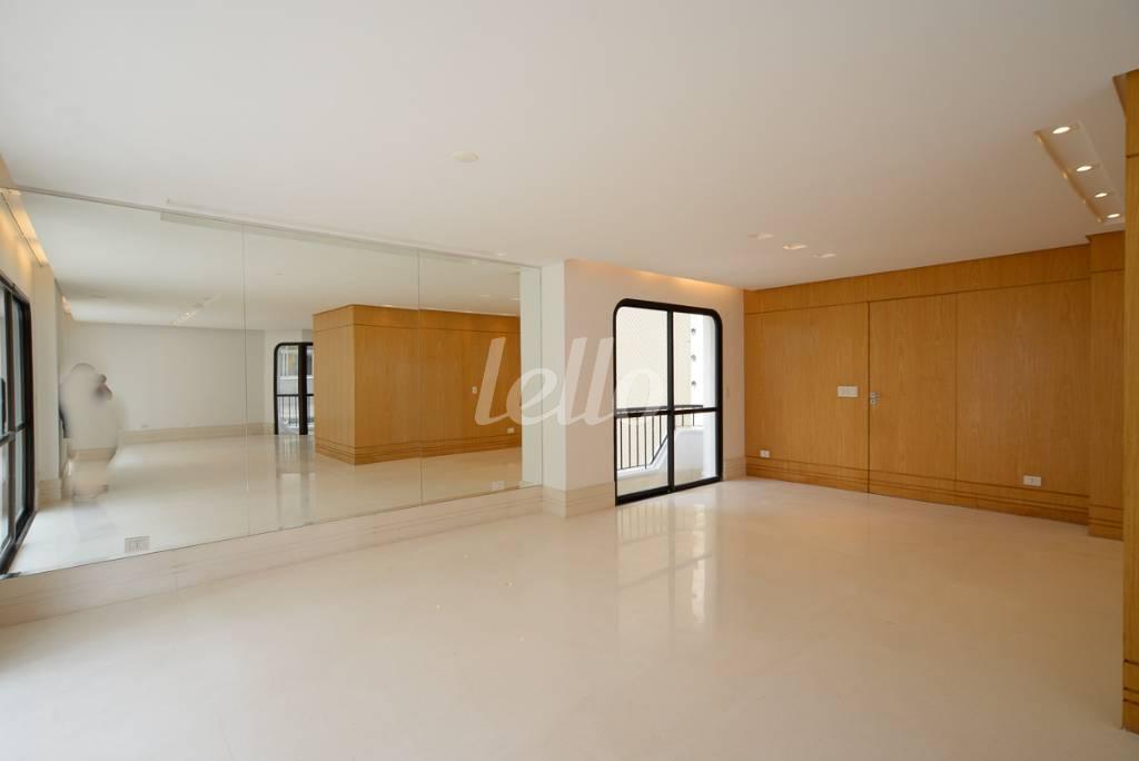 LIVING de Apartamento à venda, Padrão com 292 m², 4 quartos e 3 vagas em Jardim Paulista - São Paulo