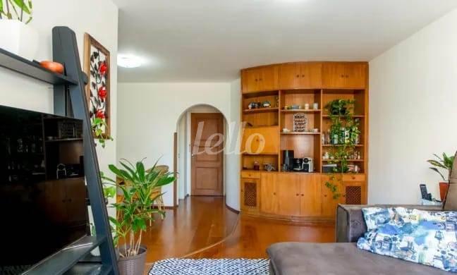 SALA de Apartamento à venda, Padrão com 71 m², 2 quartos e 1 vaga em Indianópolis - São Paulo