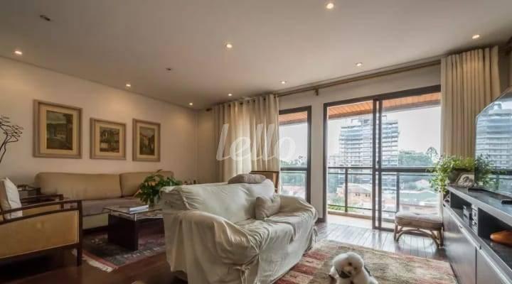 SALA de Apartamento à venda, Padrão com 128 m², 3 quartos e 2 vagas em Santo Amaro - São Paulo