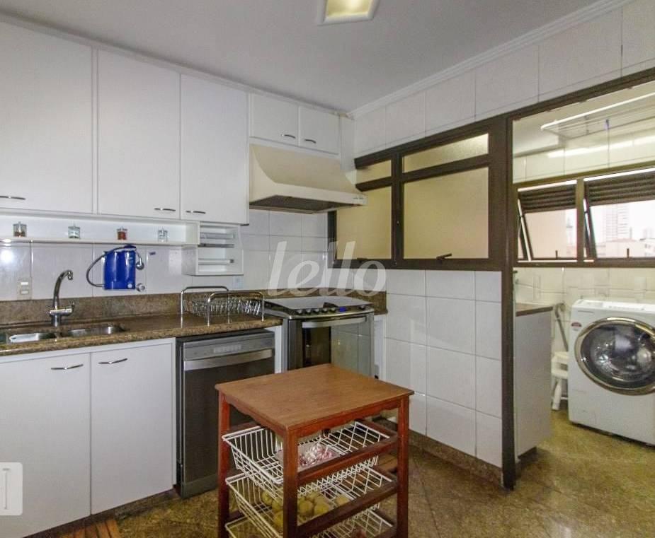 COZINHA de Apartamento à venda, Padrão com 177 m², 4 quartos e 3 vagas em Vila Carrão - São Paulo