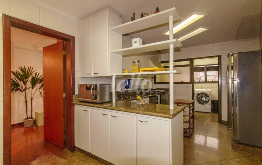 COZINHA de Apartamento à venda, Padrão com 177 m², 4 quartos e 3 vagas em Vila Carrão - São Paulo